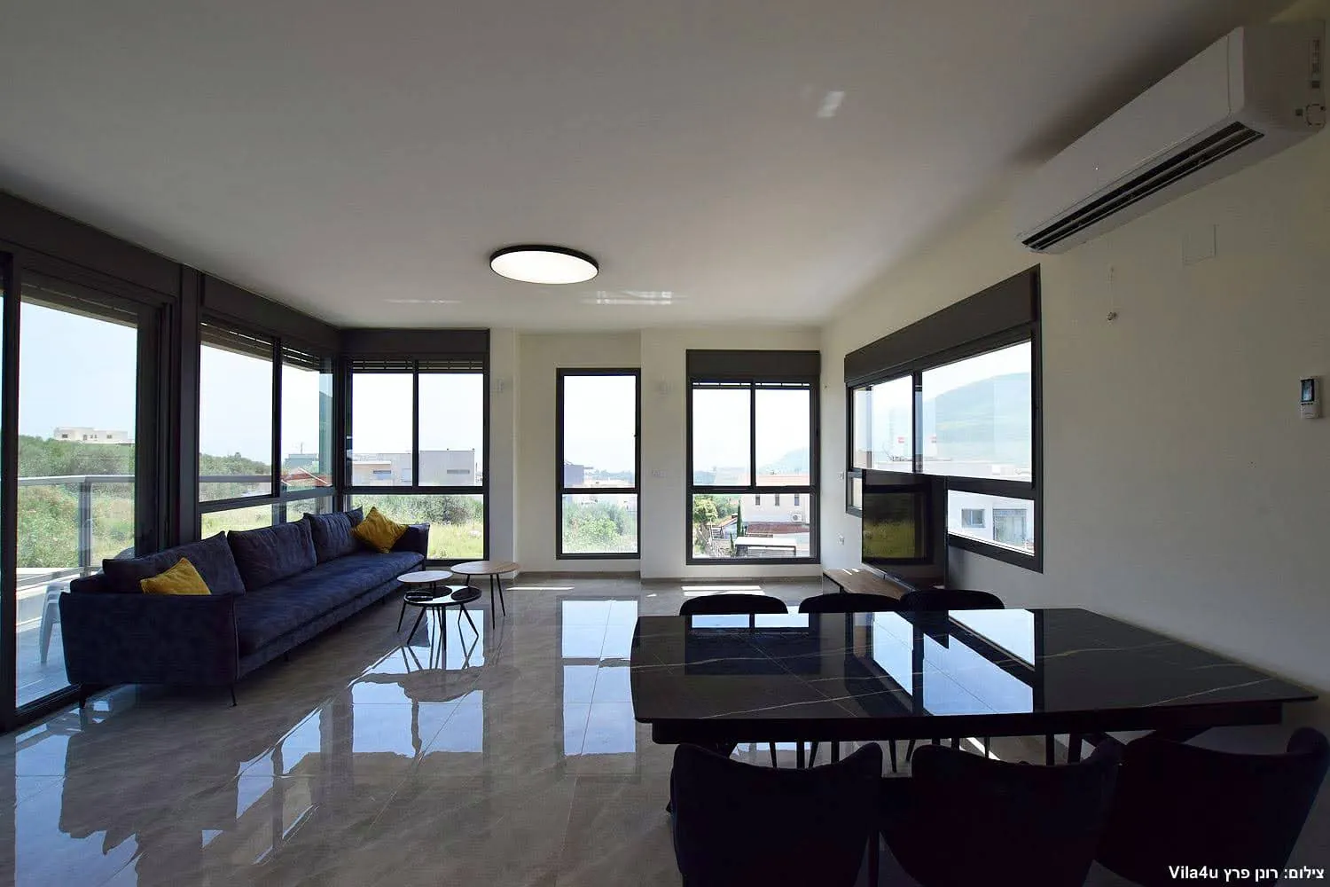 Kinneret House – סלון ומטבח