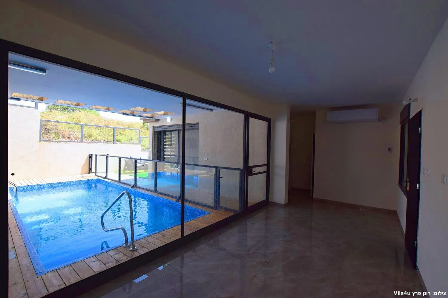 Kinneret House – סלון ומטבח