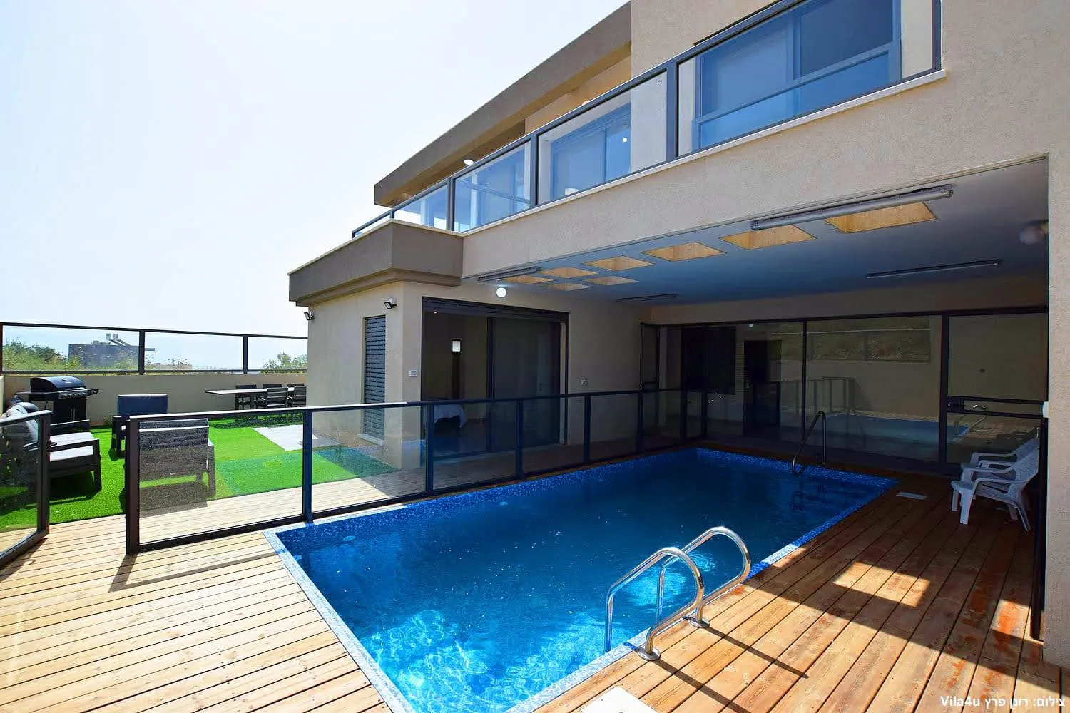 Kinneret House – heated pool with wooden deck and lounge area