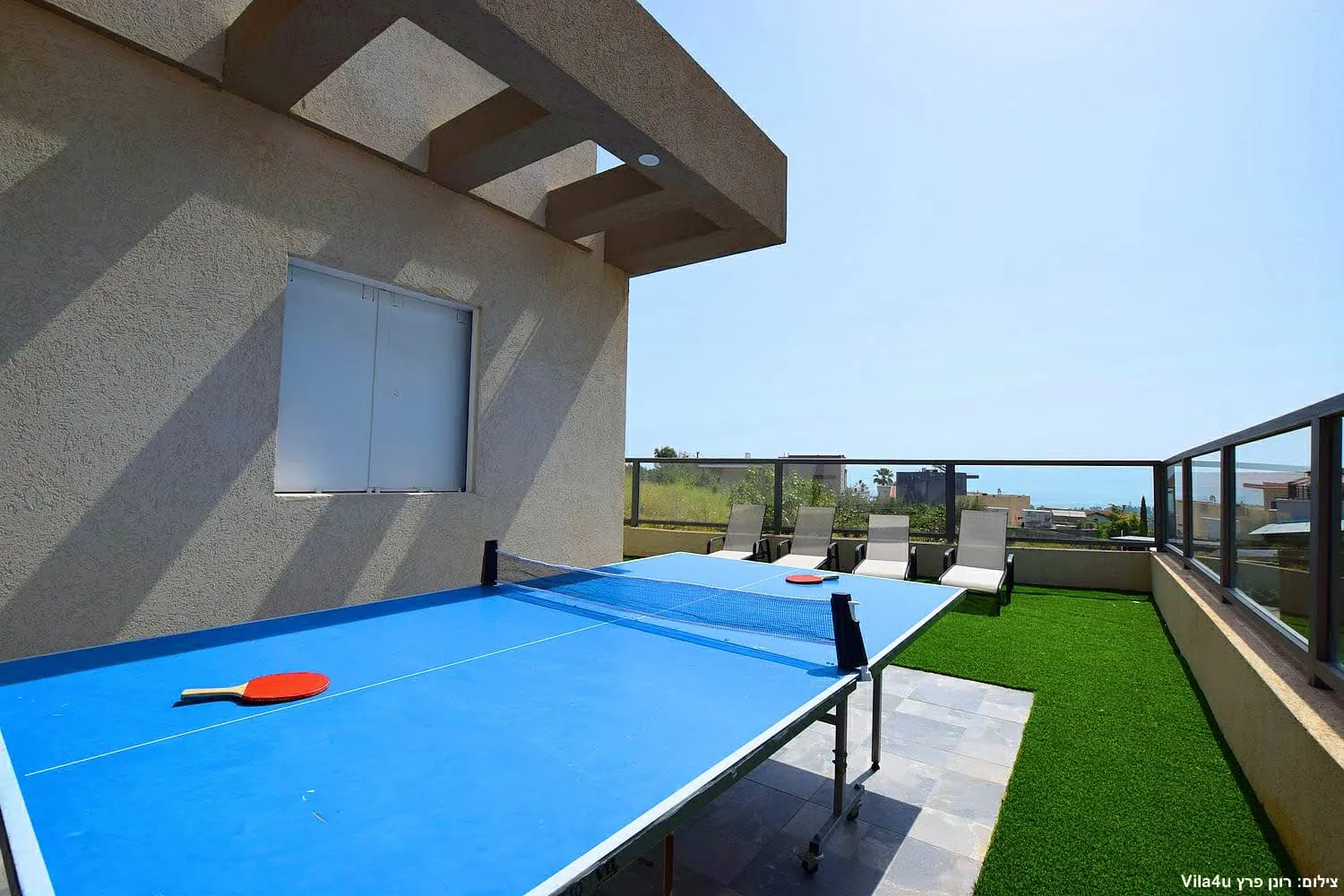 Kinneret House – table tennis in the garden